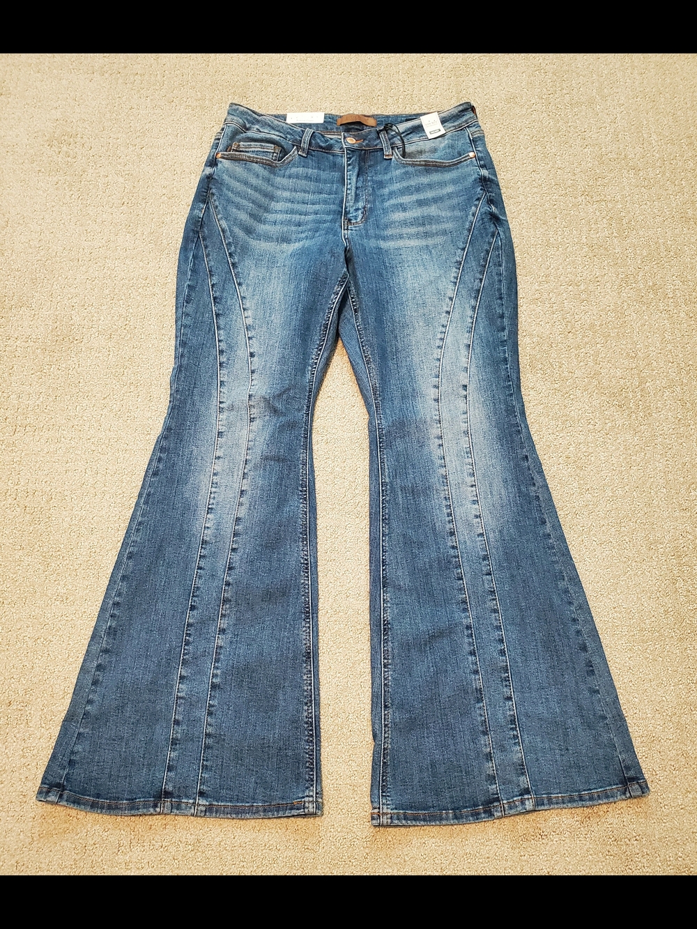 Judy Blue Flare Jeans Mid Rise Double Angle Seam  14W - Picture 2 of 10